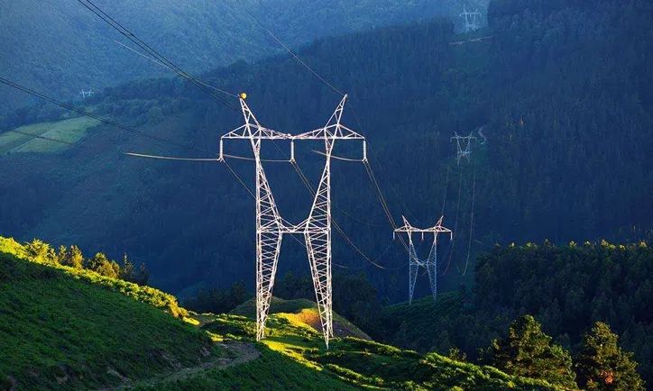 配電室為什么要用專業(yè)化的智能電力監(jiān)控系統(tǒng)？